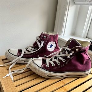 Maroon Hightop Converse size W6.5/M4.5